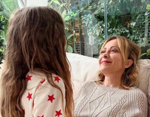Festa della mamma, da Meloni a Conte gli auguri della politica