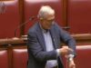 Giachetti si ammanetta al banco della Camera: “Io in Aula finché maggioranza non sblocca Vigilanza Rai”
