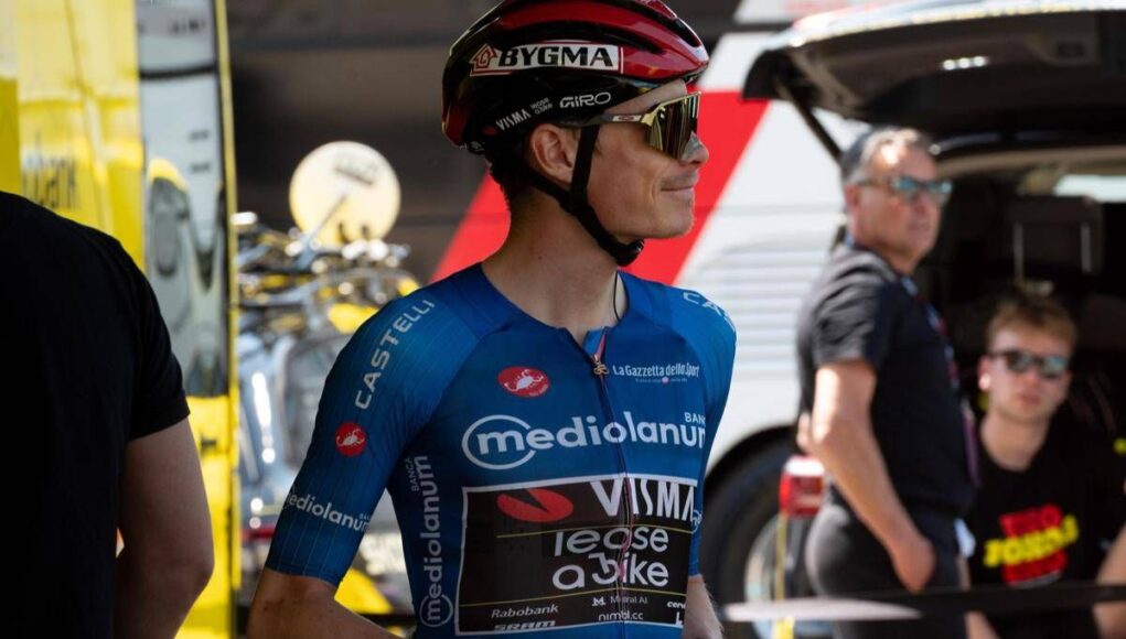 Giro d’Italia, Vingegaard vince 14esima tappa e conquista maglia rosa