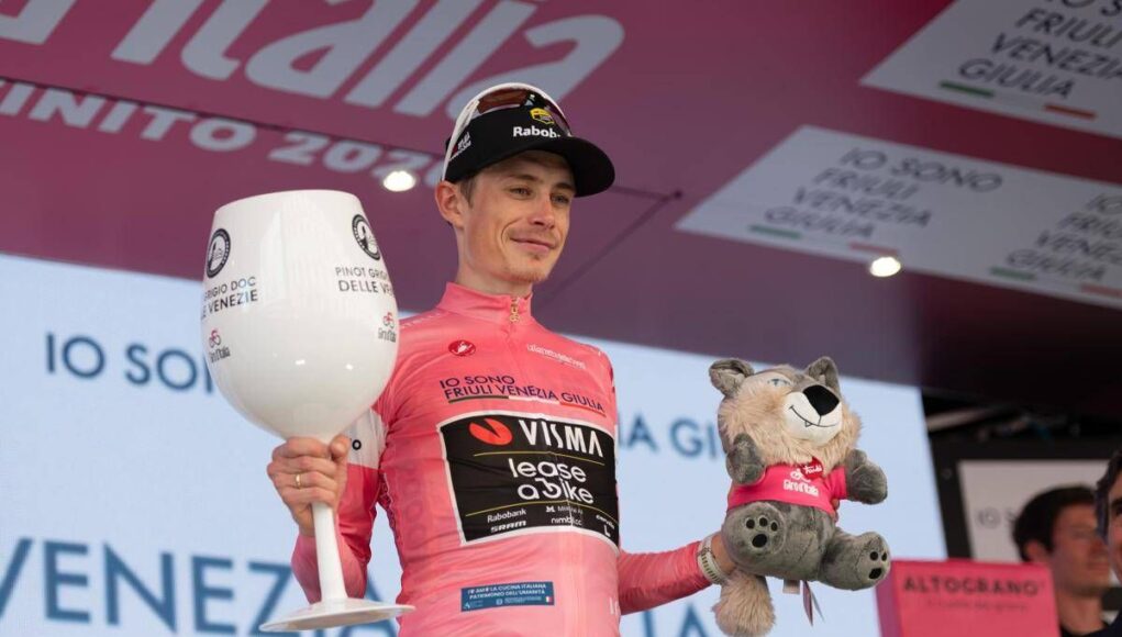 Giro d’Italia, Vingegaard vince anche la 16esima tappa e resta maglia rosa