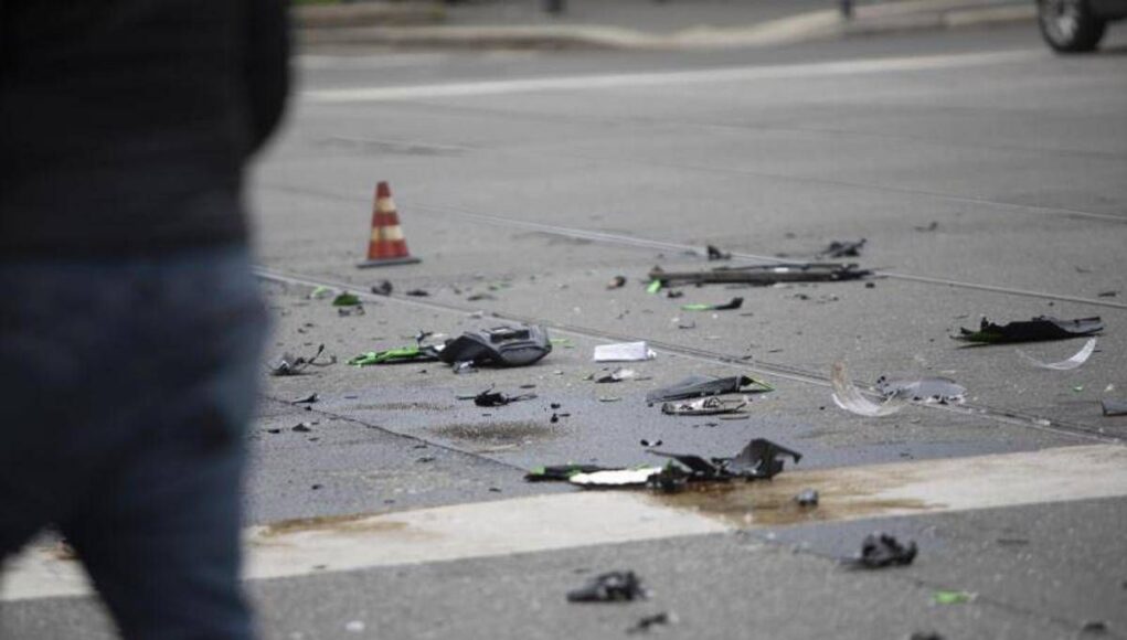 Incidente sul ponte Crepax, ambulanza supera bus e urta moto: 30enne muore nella notte