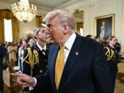 Iran-Usa, Trump: “Accordo vicino”. Teheran: “Pronti a respingere attacco”