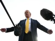 Iran, nuova proposta agli Usa. Trump: “Non accettabile ma parliamo”. Piano Usa per liberare le navi a Hormuz