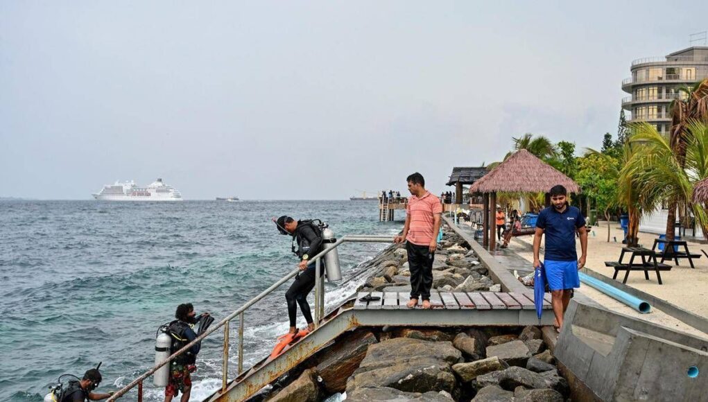 Italiani morti alle Maldive, missione internazionale finita: materiale recuperato consegnato a polizia