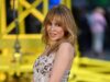 Kylie Minogue: “Il cancro al seno è ancora con me”