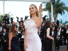 Laila Hasanovic conquista Cannes, la fidanzata di Sinner sfila con l’abito da ‘sposina’