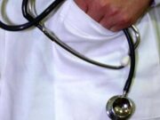Lavoro e malattia, orari e controlli: come funzionano le visite mediche