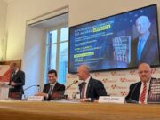 L’ideologo trumpiano: “La Cina deve provare più dolore. Meloni? Grande rispetto”