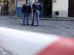 Lite tra ragazzini in centro a Napoli, accoltellato 14enne: 15enne fermato per tentato omicidio