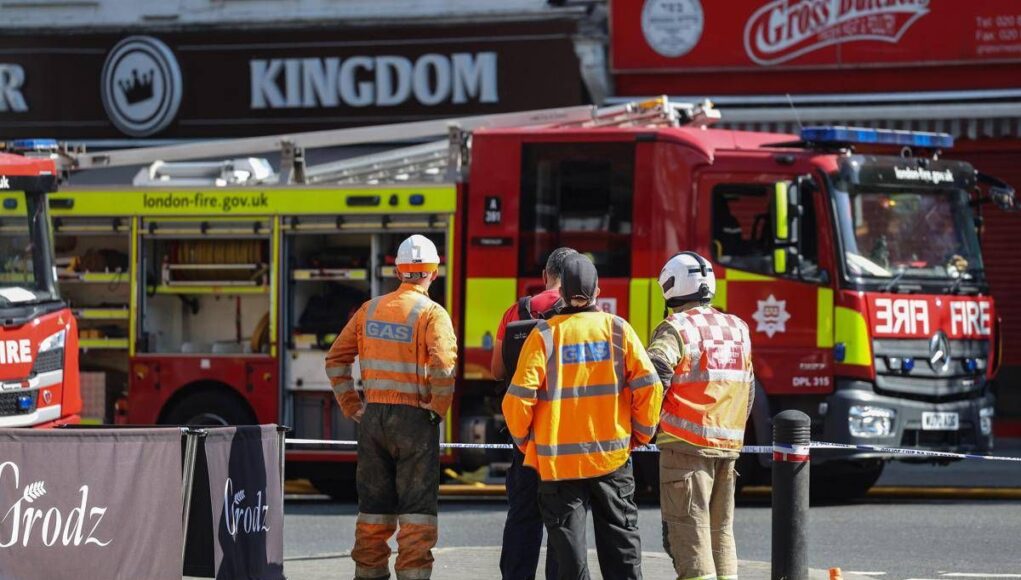Londra, incendio in supermercato Kosher: 100 pompieri in campo