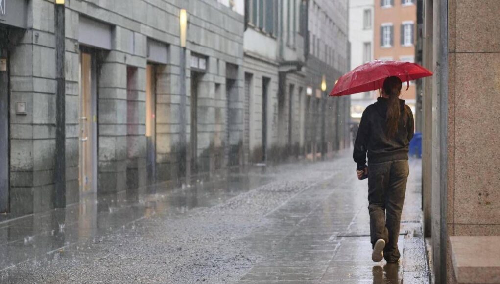 Maltempo diffuso e giù le temperature, poi torna il sole: le previsioni meteo
