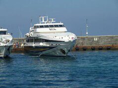 Mare forza 4, scoppiano finestrini sul traghetto veloce Napoli-Capri