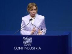 Meloni cita Virgilio all’assemblea di Confindustria: “Così si sale alle stelle”