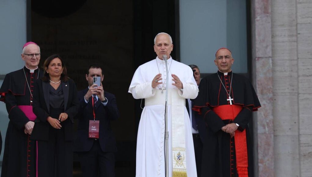 Monito del Papa: “Non si chiami ‘difesa’ il riarmo che depaupera investimenti in educazione e salute”