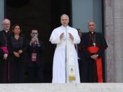 Monito del Papa: “Non si chiami ‘difesa’ il riarmo che depaupera investimenti in educazione e salute”