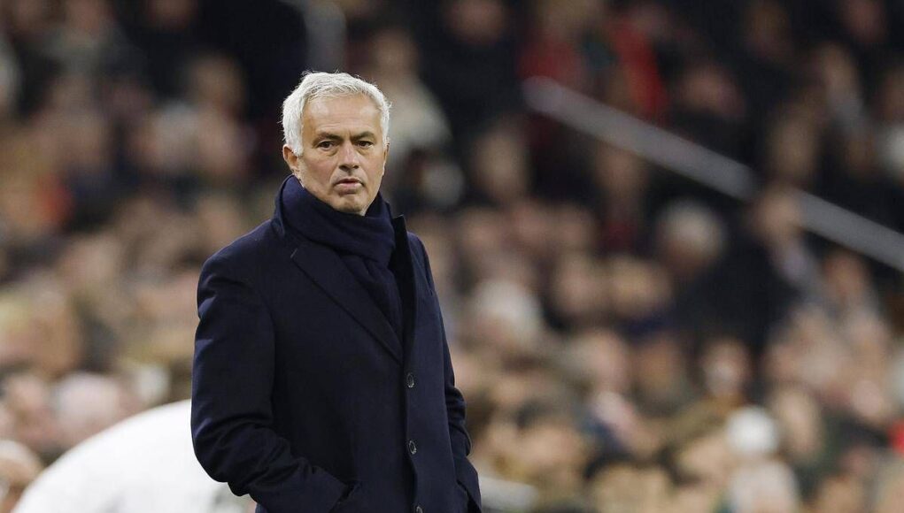 Mourinho al Real Madrid, scoppia il ‘giallo’: annuncio non arriva