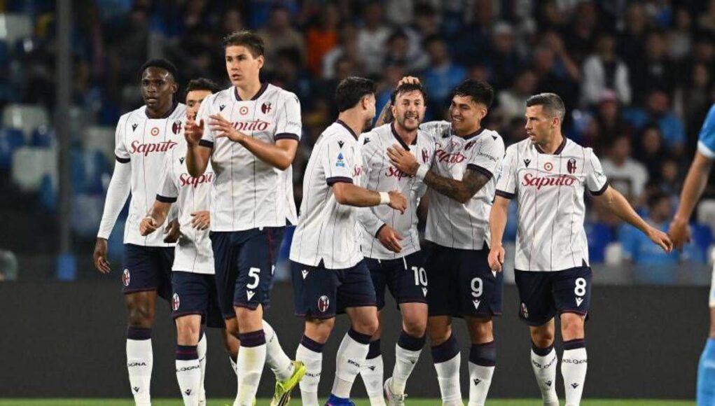 Napoli-Bologna 0-2, Orsolini raddoppia su rigore (con Var) e gli azzurri protestano: cos’è successo