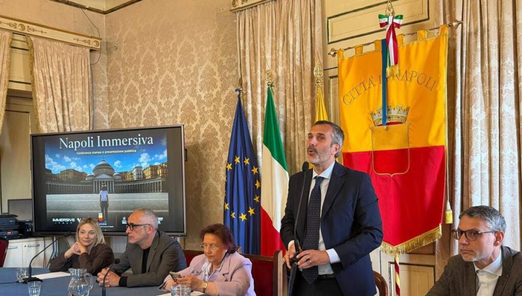 Napoli, presentato oggi al Comune il primo gemello digitale immersivo multi-piattaforma della città