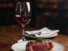 No a vino e carne rossa, il doppio divieto di Garattini a tavola