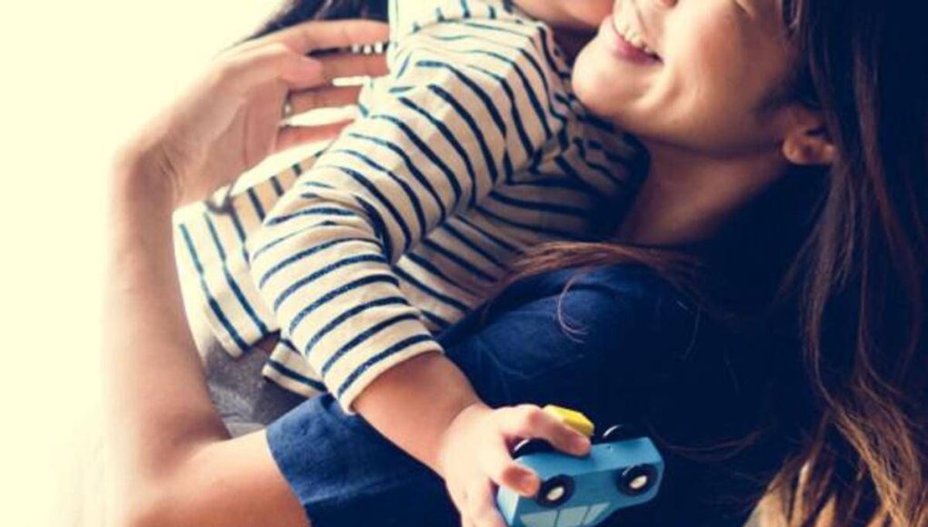 Oggi è la festa della mamma: origini, significato e differenze tra Paesi