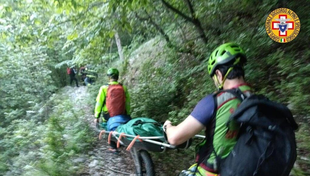 Precipita in un dirupo e finisce nel torrente, morto escursionista