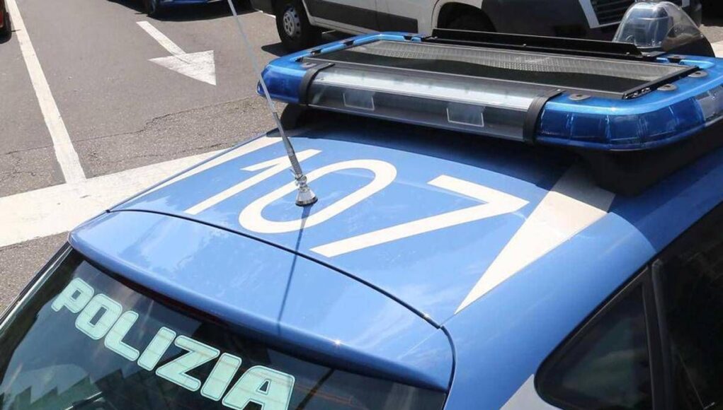 Rapina choc in gioielleria centro commerciale Casal Bertone, dipendenti minacciate con pistola
