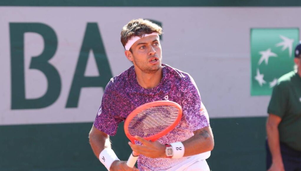 Roland Garros, Cobolli ‘ostacolato’ da raccattapalle: cos’è successo nel derby contro Pellegrino