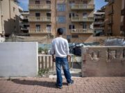 Save the Children: in grandi città 1 minore su 10 vive in aree più fragili col doppio dei tassi di dispersione e abbandono scolastico