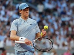 Sinner, il nuovo kit al Roland Garros non convince: “Sembra Cenerentolo”