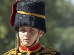 Windsor, dramma davanti al re Carlo: soldatessa 24enne muore dopo una caduta da cavallo