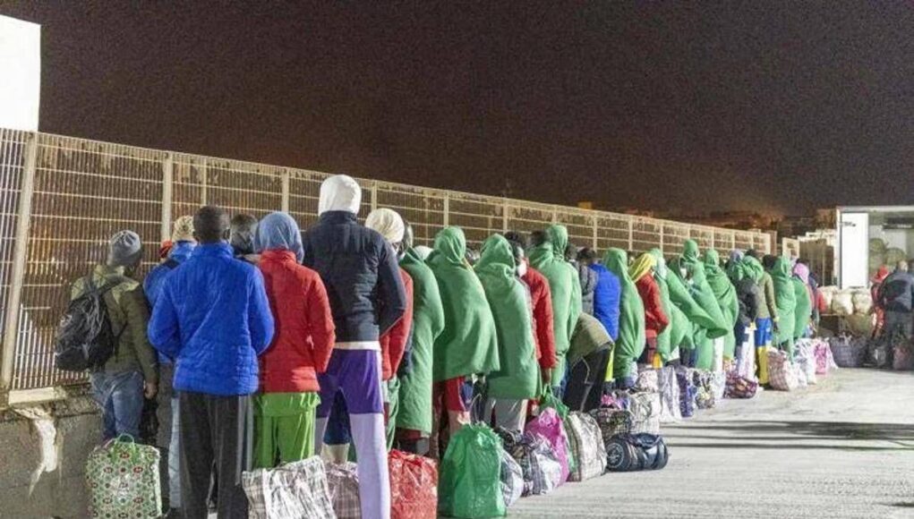 Migranti, traduceva male colloqui con richiedenti asilo: fermato interprete a Siracusa