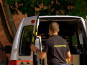 Anziano in bici travolto da un tir a Torino ambulanza incidente torino