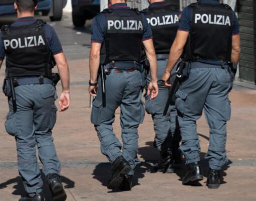 Torino, colpita con un pugno da uno straniero: arrestato l’uomo che ha scippato Marisa, 86 anni polizia
