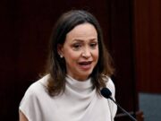 Maria Corina Machado torna in Venezuela dopo quasi un anno di esilio: “Sono qui. Con voi”