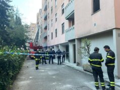 Anziana morta nel rogo a Milano: portato in ospedale l’inquilino sospettato dell’incendio