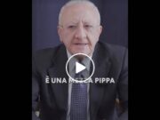De Luca e la scarcerazione di Siher: “Siamo passati da Che Guevara a Youssef, emaciato con baffetti a coda di topo”
