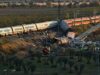 Disastro ferroviario in Spagna, il lutto e le indagini: “Via libera al treno nonostante convoglio fermo sui binari”
