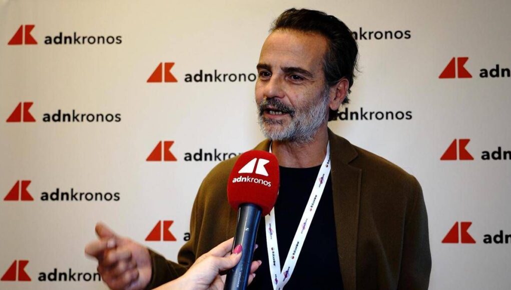 Intersections 2026, artista Troilo: “Mia opera con mano a sei dita è meta-ritratto dell’Ia”