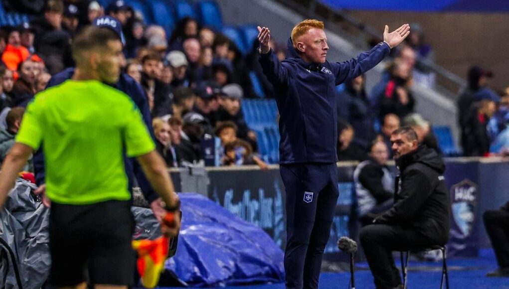 Ligue 1, scandalo arbitrale: la tecnologia scambia il guanto del portiere per il pallone e convalida una rete