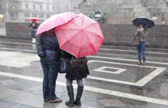 Meteo, weekend di freddo e maltempo: crollano le temperature, temporali e neve a 1.000 metri