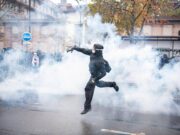 Nuove proteste oggi in Francia, l’allarme: “Manifestazioni ad alto rischio di violenza urbana”