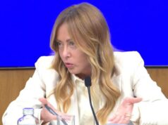 Scintille tra Meloni e giornalista su scontri ai cortei: “Credo nello Stato di diritto, difende la gente perbene”