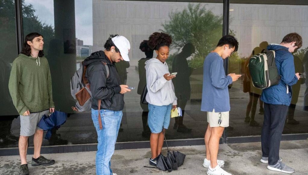 Usa, l’amministrazione Trump ha rallentato processo cittadinanza di 380mila potenziali elettori immigrati